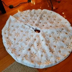 Faux Fur Christmas Tree Skirt